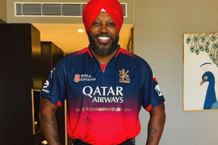 IPL 2025 फाइनल: क्रिस गेल का समर्थन कौन कर रहा है? जमैका क्रिकेटर आरसीबी की जर्सी पहनता है लेकिन पंजाब किंग्स के लिए 'पगड़ी' मोड़ लाता है