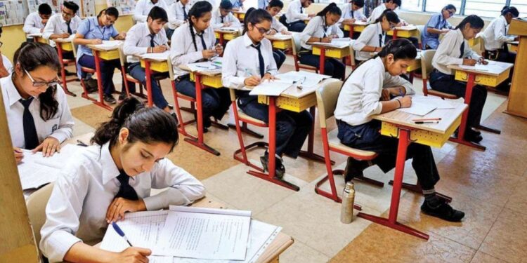 NEET UG परिणाम 2025 आउट! अपनी रैंक, स्कोरकार्ड और टॉपर इनसाइट्स का अन्वेषण करें