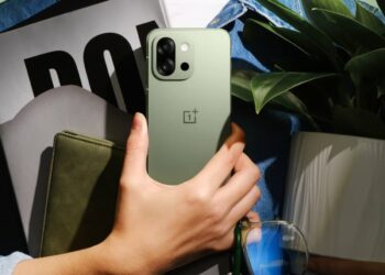 OnePlus 13S अपनी पहली बिक्री के लिए जाता है: सौदों, छूट, ऑफ़र, कोई लागत ईएमआई विकल्प, भारत में मूल्य, सुविधाएँ, विनिर्देशों, प्रदर्शन, बैटरी, कैमरा, प्रोसेसर, रैम, भंडारण, ओएस, फोन 50,000 रुपये, और अधिक की जाँच करें