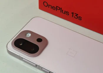 Oneplus 13S प्रारंभिक छापें: क्या यह सबसे अच्छा कॉम्पैक्ट फ्लैगशिप है?