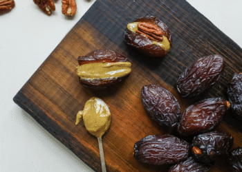 Prunes: फाइबर-समृद्ध, एंटीऑक्सिडेंट-पैक फलों को अंदर से स्वास्थ्य को बढ़ावा देना