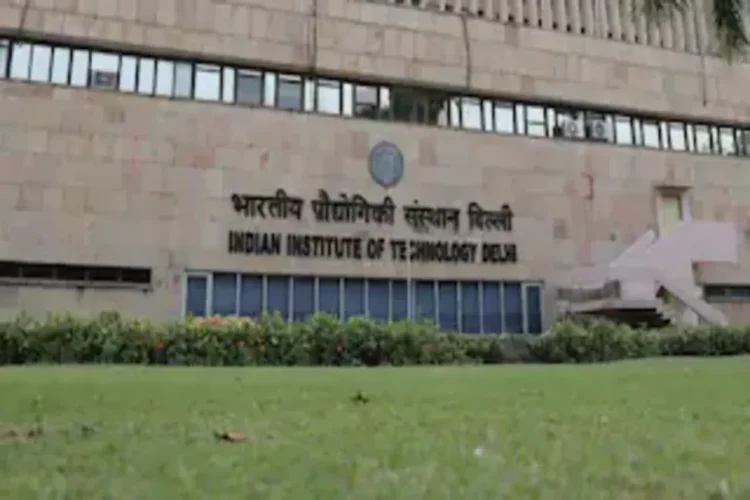 QS वर्ल्ड यूनिवर्सिटी रैंकिंग 2026: IIT दिल्ली ब्रेक रिकॉर्ड, भारत वैश्विक सूची में 54 संस्थानों के साथ बढ़ता है