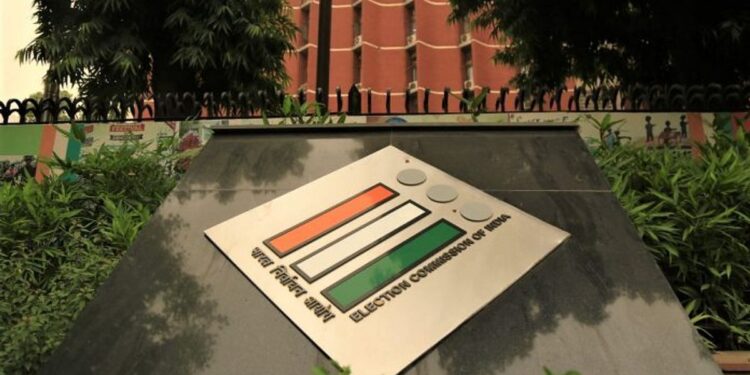 Rahul के 'मैच फिक्सिंग' चार्ज के बीच, ECI 100% मतदान स्टेशनों में वेबकास्टिंग स्थापित करने के लिए