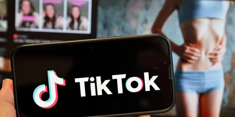 Tiktok ब्लॉक #skinnytok: RHP के साथ जुड़ा हुआ हैशटैग