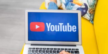 YouTube को खोजने वाले वीडियो को आसान बनाने के लिए AI अपडेट को रोल करता है | YouTube खोज | YouTube हिंडोला