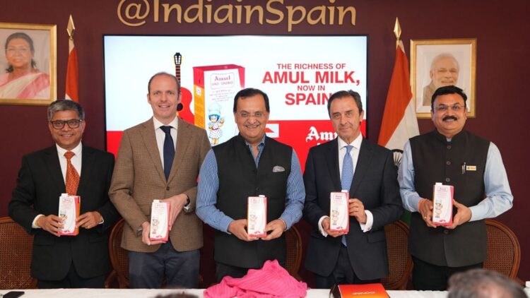 अमूल स्पेन के COVAP के साथ रणनीतिक साझेदारी के माध्यम से अमूल गोल्ड मिल्क के लॉन्च के साथ यूरोपीय बाजार में प्रवेश करता है