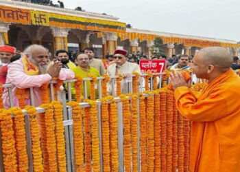 अयोध्या: यूपी सीएम योगी आदित्यनाथ राम जनमाभूमि मंदिर में 'प्रान प्रातृष्ण' समारोह में भाग लेता है
