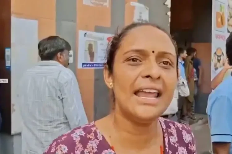 अहमदाबाद प्लेन क्रैश: 'सिविल हॉस्पिटल मीन एंट्री नाहि मिला' पीड़ित के भाई का भावनात्मक आग्रह, लोग प्रियजनों के लिए जांच करने के लिए क्यू