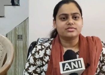 अहमदाबाद विमान दुर्घटना पर 'मैं सुन्न था' भरूच महिला और यातायात के कारण 10 मिनट की देरी ने उसकी जान बचाई