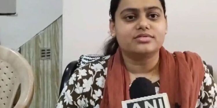 अहमदाबाद विमान दुर्घटना पर 'मैं सुन्न था' भरूच महिला और यातायात के कारण 10 मिनट की देरी ने उसकी जान बचाई