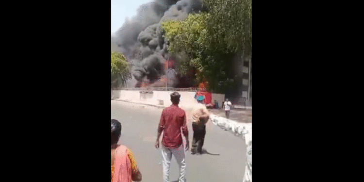अहमदाबाद विमान दुर्घटना वायरल