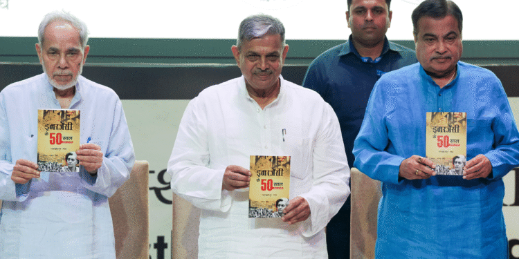 आरएसएस के होसाबले ने 'सेक्युलरिज्म, सोशलिज्म की समीक्षा के लिए कॉल किया,' आपातकाल के दौरान प्रस्तावना में डाला गया