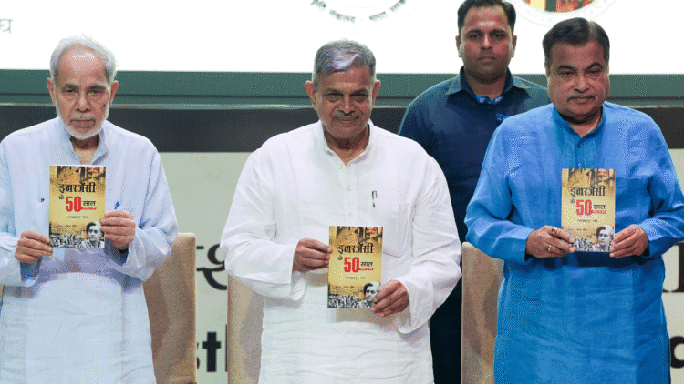 आरएसएस के होसाबले ने 'सेक्युलरिज्म, सोशलिज्म की समीक्षा के लिए कॉल किया,' आपातकाल के दौरान प्रस्तावना में डाला गया