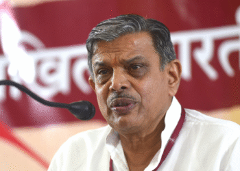 आरएसएस नेता दत्तत्रेय होसाबले ने धर्मनिरपेक्षता और समाजवाद पर टिप्पणी के साथ राजनीतिक तूफान को उतारा