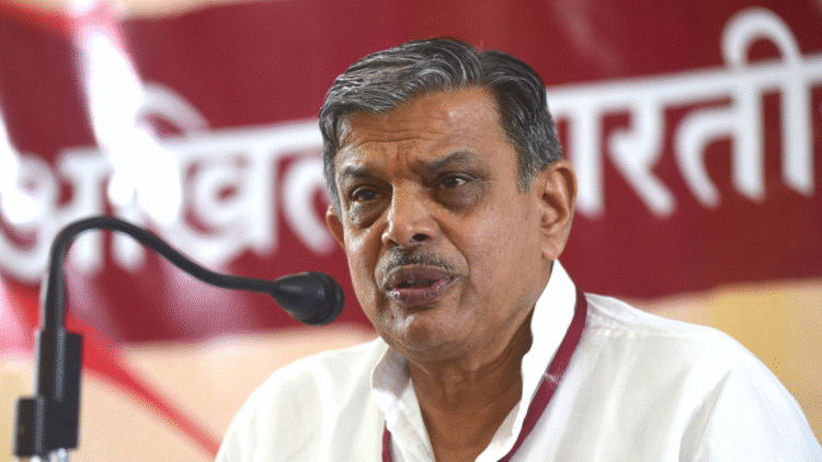आरएसएस नेता दत्तत्रेय होसाबले ने धर्मनिरपेक्षता और समाजवाद पर टिप्पणी के साथ राजनीतिक तूफान को उतारा