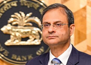आरबीआई एक पंक्ति में तीसरी बार 50 बीपीएस द्वारा रेपो दर में कटौती करता है, नीति रुख को तटस्थ करने के लिए बदल देता है! जांचें कि यह होम लोन खरीदारों को कैसे प्रभावित करेगा