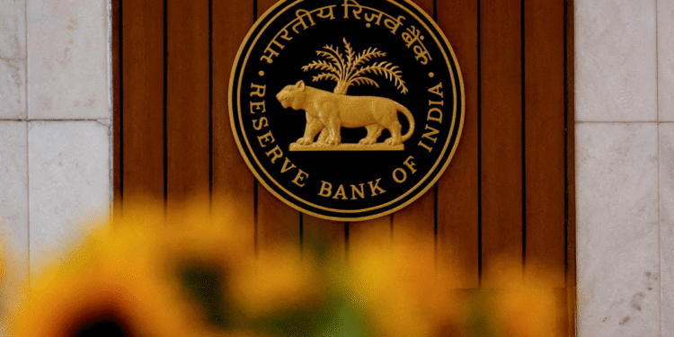 आरबीआई रेपो रेट कट: घर खरीदारों के लिए अच्छी खबर की संभावना? एसबीआई रिपोर्ट में प्रमुख दर में कमी का सुझाव दिया गया है