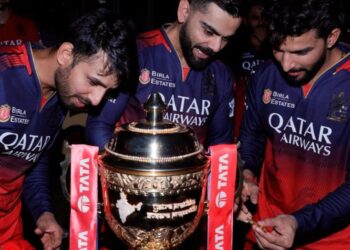 आरसीबी की ओपन बस परेड रद्द; चिन्नास्वामी स्टेडियम में सीधे आईपीएल 2025 ट्रायम्फ मनाने के लिए टीम