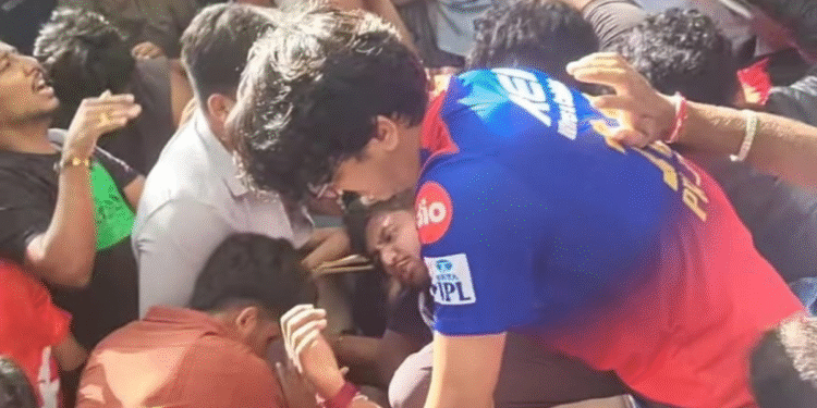 आरसीबी विजय परेड भगदड़: बेंगलुरु में कई मृत, दर्जनों घायल हुए