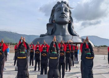 ईशा फाउंडेशन योग दिवस पर रक्षा बलों के लिए 2,500+ योग सत्र आयोजित करता है