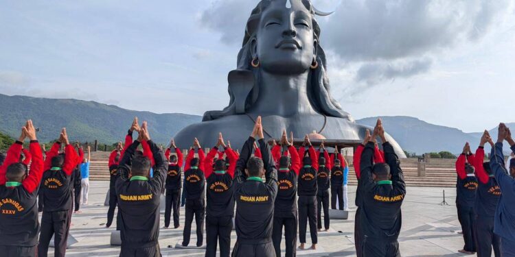 ईशा फाउंडेशन योग दिवस पर रक्षा बलों के लिए 2,500+ योग सत्र आयोजित करता है