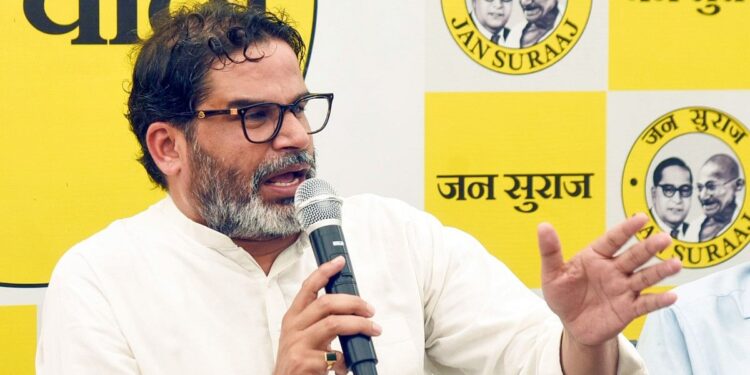 एनडीए नेताओं के रूप में दस्ताने, प्रशांत किशोर व्यापार बार-बार उच्च-दांव बिहार पोल के लिए व्यापार करते हैं