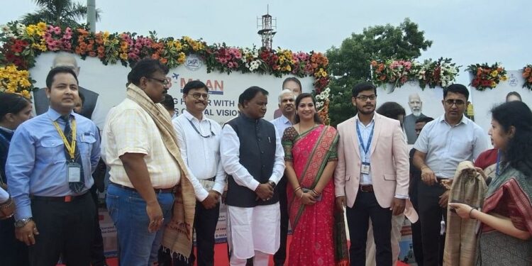 ओडिशा सीएम ने उद्घाटन उड़ान के माध्यम से अबू धाबी को पहले आम के निर्यात से बाहर कर दिया; बालंगिर ओडिशा के वैश्विक कृषि-पुश का नेतृत्व करता है