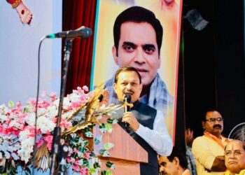 कनपुर: रमेश अवस्थी, पत्रकार-एमपी, कार्यालय में एक वर्ष पूरा करता है, एक भव्य समारोह के साथ मनाता है