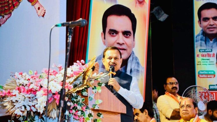 कनपुर: रमेश अवस्थी, पत्रकार-एमपी, कार्यालय में एक वर्ष पूरा करता है, एक भव्य समारोह के साथ मनाता है