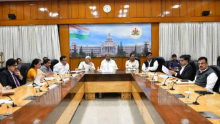 कर्नाटक कैबिनेट आवास योजनाओं में 10 पीसी से 15 पीसी तक अल्पसंख्यकों के लिए आरक्षण में वृद्धि को मंजूरी देता है