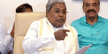 कैसे सीएम सिद्धारमैया की अपनी सरकार पर पकड़ कर्नाटक कांग्रेस के भीतर असंतोष के रूप में कमजोर हो रही है