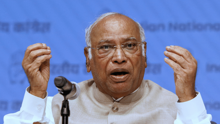 खरगे ने बीजेपी के खिलाफ 'अघोषित आपातकाल', 'कठपुतली' चुनाव आयोग के खिलाफ कांग्रेस का आरोप लगाया