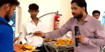 खान सर वेडिंग रिसेप्शन: YouTuber और शिक्षक पुरुष छात्रों के लिए 2 घटना होस्ट करते हैं, व्यक्तिगत रूप से उन्हें भोजन परोसता है - घड़ी