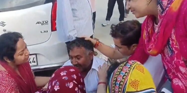 गाजियाबाद वायरल वीडियो: ऊंचाई! पुलिस स्टेशन के सामने आदमी की गोली मारकर हत्या कर दी गई; मामूली हाथापाई की मौत हो गई