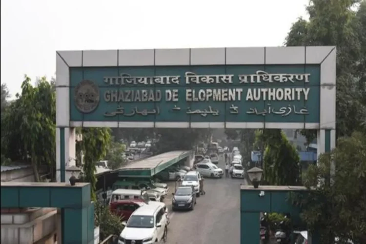 गाजियाबाद समाचार: जीडीए की बड़ी उपलब्धि! Inderapuram एक्सटेंशन में 10 हेक्टेयर प्राइम लैंड ने अतिक्रमण से मुक्त किया
