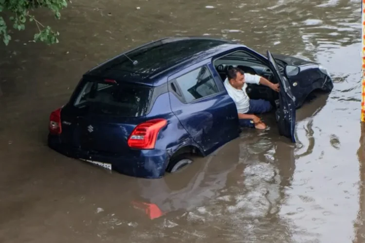 गुरुग्रम वायरल समाचार: अजीब या दिनचर्या! साइबर सिटी पर डूबे कार आधी सवाल उठाती है, स्टोर में क्या है?