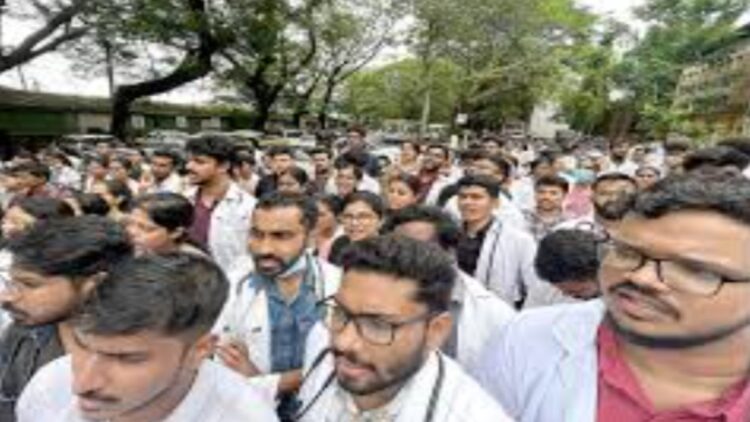 गोवा: डॉक्टरों ने हड़ताल पर जाने की चेतावनी दी है अगर स्वास्थ्य मंत्री ने शब्दाडंड रूप से माफी मांगी