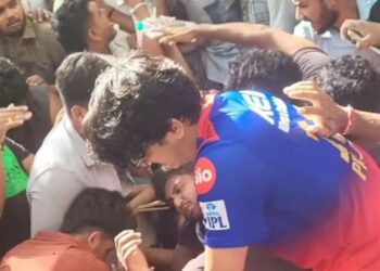 चिन्नास्वामी स्टेडियम स्टैम्पेड: आरसीबी का आईपीएल 2025 जीत समारोह 7 मृतकों के साथ दुखद है, 25 से अधिक घायल