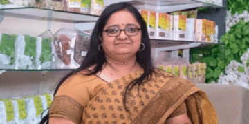 चॉकबोर्ड से लेकर फसल के खेतों तक: भूमिश ऑर्गेनिक्स के साथ प्रातिबा तिवारी की जैविक क्रांति की प्रेरणादायक कहानी
