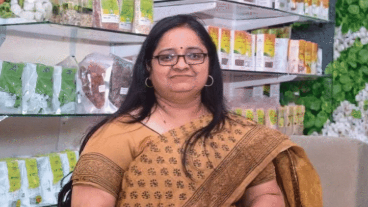 चॉकबोर्ड से लेकर फसल के खेतों तक: भूमिश ऑर्गेनिक्स के साथ प्रातिबा तिवारी की जैविक क्रांति की प्रेरणादायक कहानी