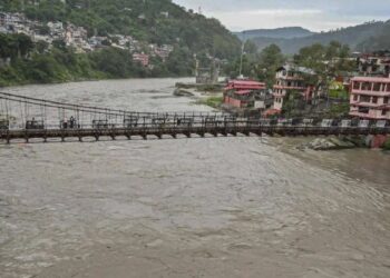 छह शव बरामद हुए, सड़क कनेक्टिविटी को बहाल करने के प्रयास, पावर लाइन