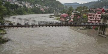 छह शव बरामद हुए, सड़क कनेक्टिविटी को बहाल करने के प्रयास, पावर लाइन