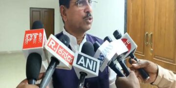 "जारी रखने का कोई नैतिक अधिकार नहीं": प्रालहद जोशी ने कर्नाटक के सीएम सिद्धारमैया, डाई सीएम डीके शिवकुमार के तत्काल इस्तीफे की मांग की