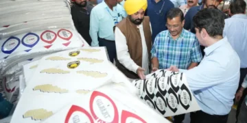जालंधर से लंदन तक: अरविंद केजरीवाल और सीएम मान ने ग्लोबल मैचों के लिए 25,000 रग्बी गेंदों की शिपमेंट को झंडा दिया