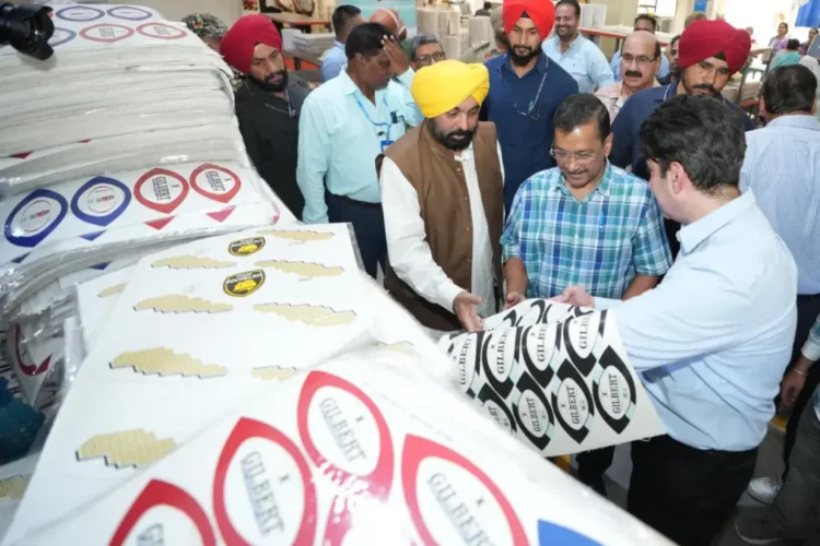 जालंधर से लंदन तक: अरविंद केजरीवाल और सीएम मान ने ग्लोबल मैचों के लिए 25,000 रग्बी गेंदों की शिपमेंट को झंडा दिया