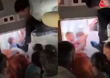 झांसी वायरल वीडियो: पीक पर असहिष्णुता! डब्ल्यूडब्ल्यूई एक सीट के लिए ट्रेन पर लड़ाई, नेटिज़ेन कहते हैं कि 'ज़ीदा जानंख्या के फायडे ...'