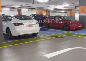 टेस्ला मॉडल 3 की कई इकाइयाँ पुणे में जासूसी की गईं