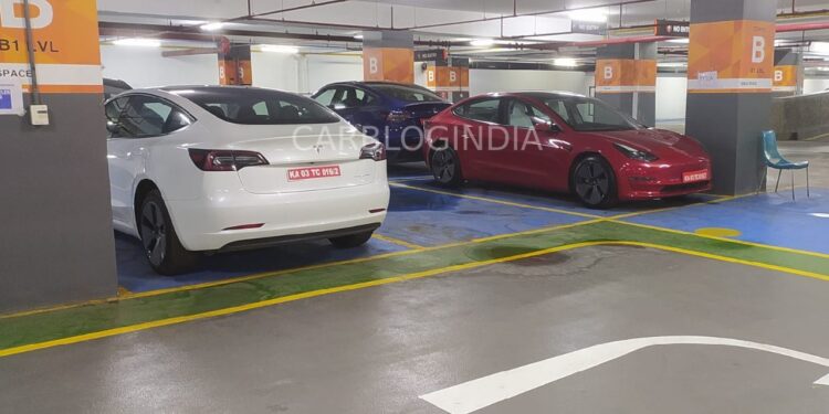 टेस्ला मॉडल 3 की कई इकाइयाँ पुणे में जासूसी की गईं