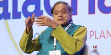 थरूर ने कांग्रेस के साथ 'अंतर के अंतर' को स्वीकार किया, कहा कि नीलामबुर में अभियान करने के लिए नहीं कहा गया