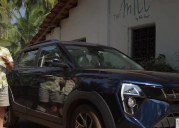 दक्षिण अफ्रीकी क्रिकेट आइकन खरीदें महिंद्रा XUV700 - एलन डोनाल्ड के लिए जोंटी रोड्स